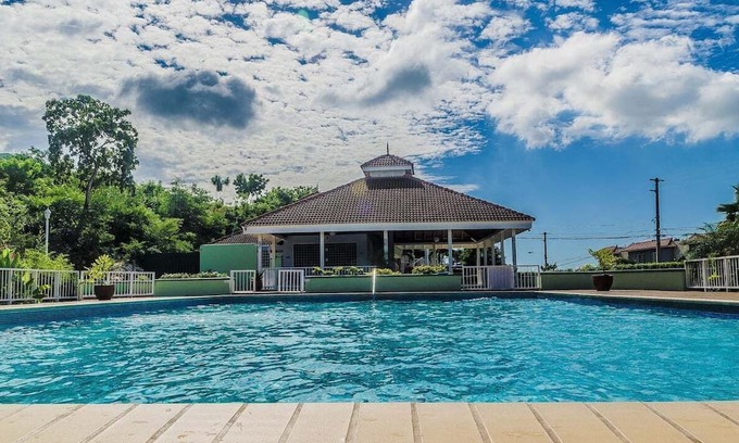 August Town Cabin | Rustic Romantic Retreat in the Mountain - 1 Bedroom in Kingston