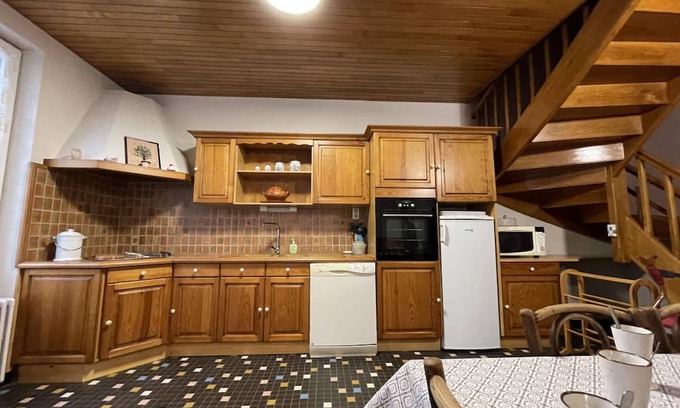 Ferrieres-sur-Sichon Cottage | Gite Ferrières-sur-Sichon, 3 bedrooms, 5 persons