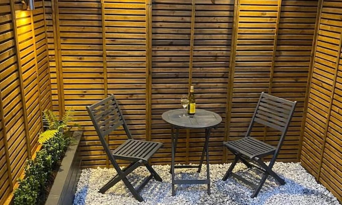 Windsor Cottage | Buchanan Cottage | 2 Bed House in Golden Triangle