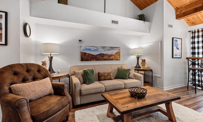 Wintergreen Condo | Mountain Inn Lodge 55 with Wintergreen Advantage