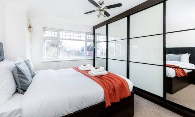 Preston House | Gardened 2BR house, quiet Cul-de-Sac of Wembley