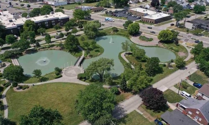St. Clair Shores House | Newly renovated Nautical Mile Canal Retreat