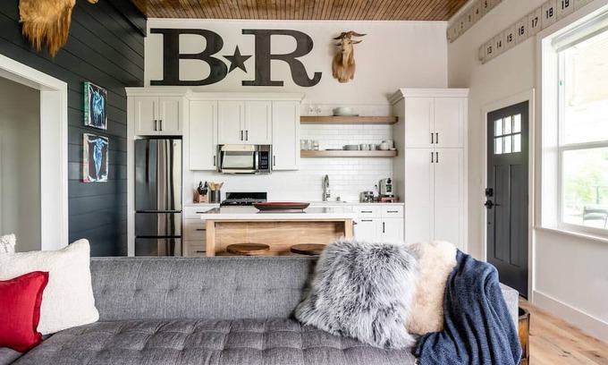 Burton House | BNR Farmstead|The Barnhouse|Enjoy the stargazing!