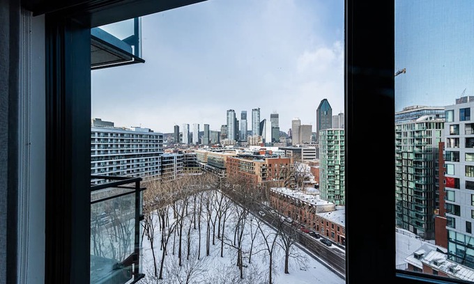 Griffintown Apartment | Comfort – City Views