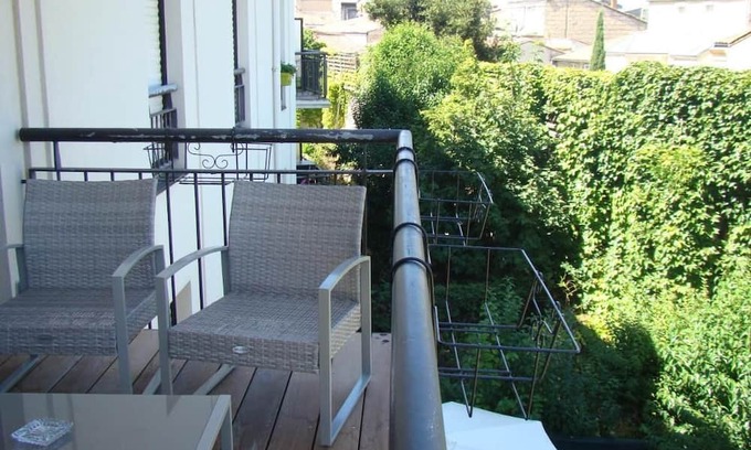 Saint Seurin - Fondaudege Apartment | Apartment 'Le Turenne' with Private Terrace, Wi-Fi and Air Conditioning