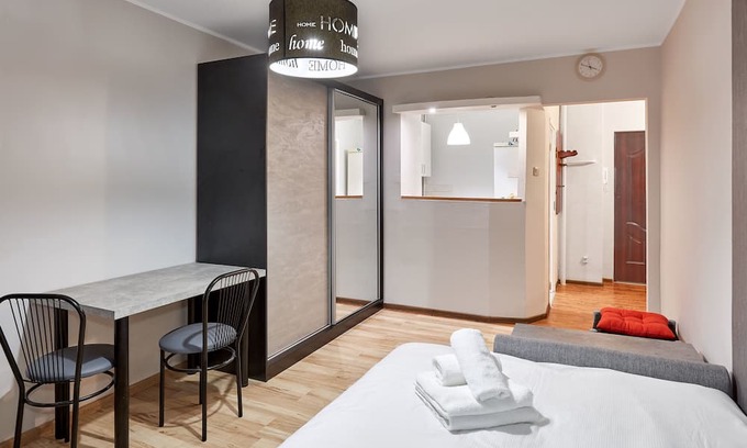Stare Miasto District Apartment | Pod Lipami Standard Studio