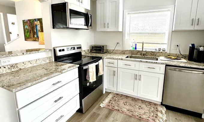 Drayton Plains House | Luxury Living Steps from Beaumont Royal Oak