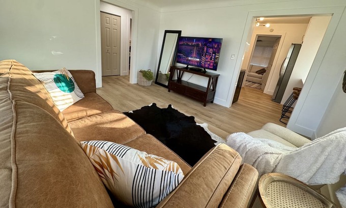St. Petersburg - Clearwater House | Hampton Hideaway in Saint Pete with WiFi, smart TVs, firepit, & free parking!
