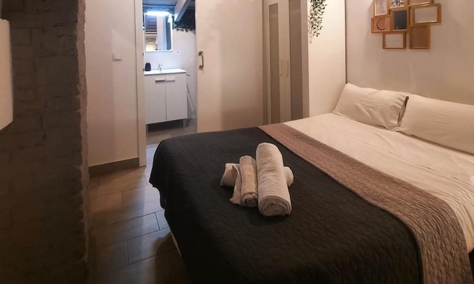 Benicalap Apartment | Cozy Apartment Without Kitchen - Wifi Free