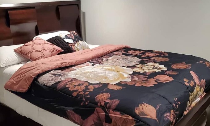 West Pullman House | Cozy 1-bedroom house in charming Chicago with WiFi, AC