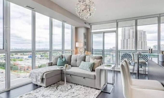 Hurontario Condo | ELEGANT 2BR-2BATH, BALCONY, PARKING, CITY VIEW