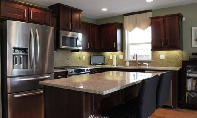 Mill Creek House | Spacious 4-bedroom house with WiFi and AC in brilliant Mill Creek