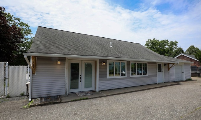 East Patchogue Cottage | Entire Cozy Guest House