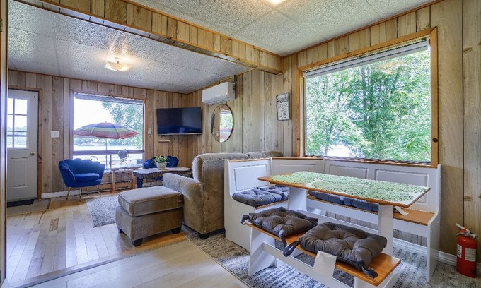 Coboconk Cabin | Cozy Waterfront Cottage!