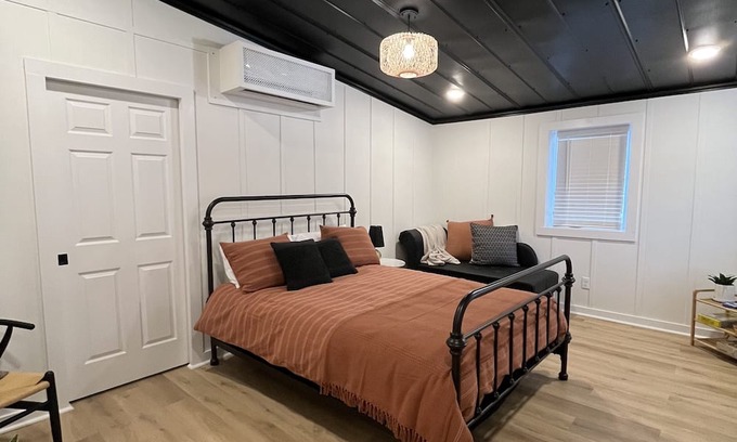 Mooresville House | Country getaway close to the city.