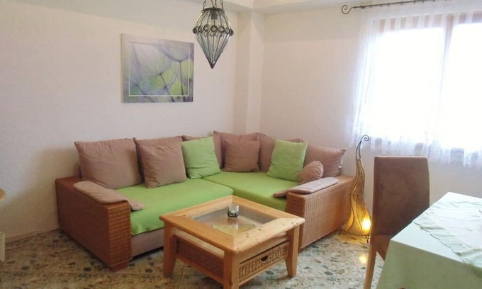 Stutzerbach Apartment | Nice Houseboat in Friesland