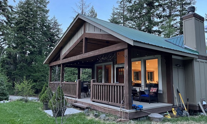 Squamish-Lillooet Regional District Cabin | Cozy mountain cabin retreat steps to trails and beautiful Gun Lake.