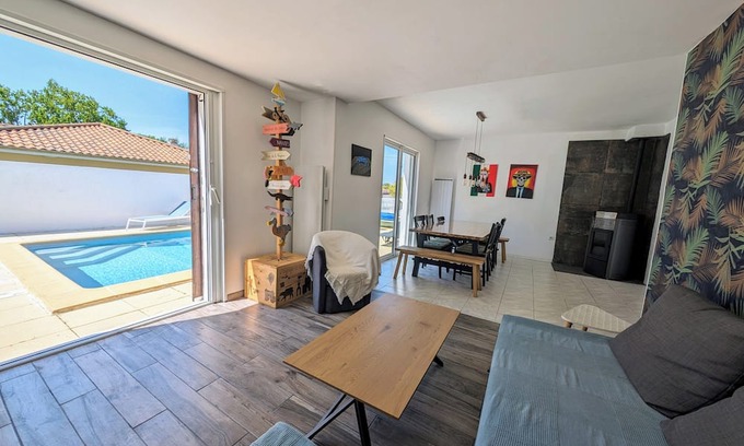 Le Cormier House | House with pool close to beaches