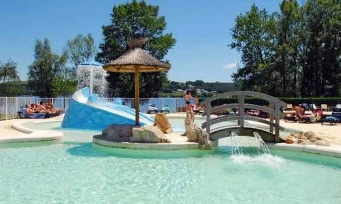 Canet-de-Salars House | Camping 4 étoiles - Parc aquatique - eeeahc