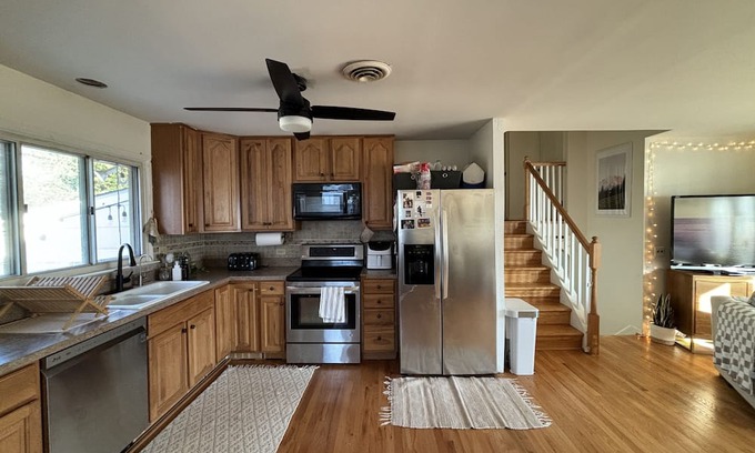 South Gate House | 10 Minutes from BWI Airport - Cozy, Aesthetic Home, kid-friendly!