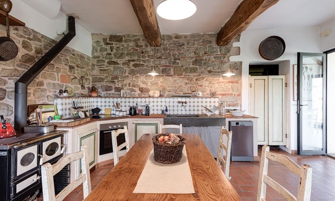 Borgo San Lorenzo House | Holiday Home 'Villa Porcigliano Olive Grove' with Private Terrace, Wi-Fi and Air Conditioning