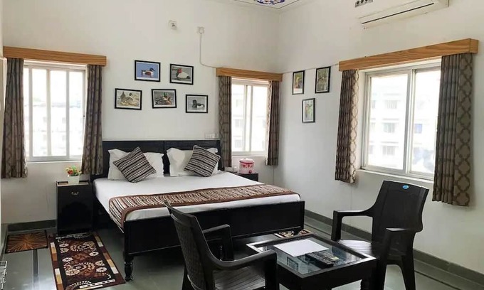 Udaipur Apartment | Double Bed Room - Gadh Ganesh Homestay