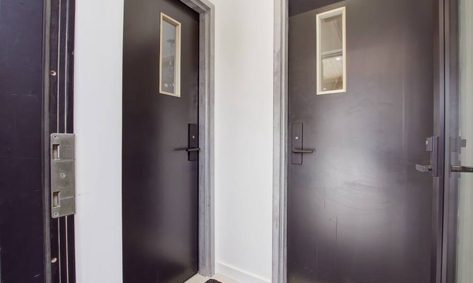 The Beaches House | Spacious 2 level apartment by Woodbine Beach