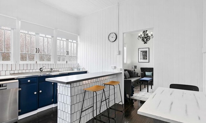 Maryborough House | Retro on walker Near hospital