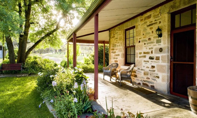 Spring Gully House | Boutique Heritage Home with Stunning Vineyard Panorama in Clare Valley