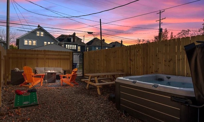 Glen Echo Apartment | 3 mins to OSU | 7 Queen Beds | Hot Tub | Fire Pit