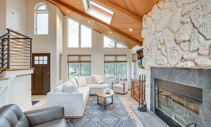 Athens House | Upstate New York Rental Home w/ Lake View & Dock!