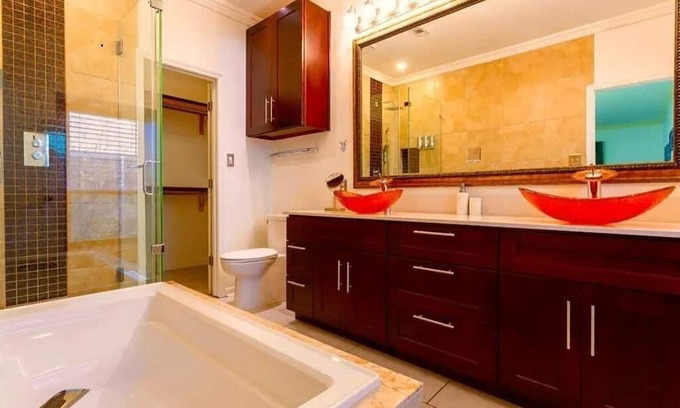 Northeast Carrollton House | House In Carrollton with Hot Tub and Pool