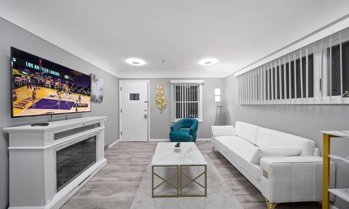 Rochester House | Urban Elegance Retreat in Downtown Rochester