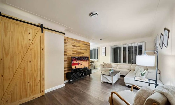 Shelby Township Apartment | Modern Cozy 1 Bedroom Apartment in Shelby Township