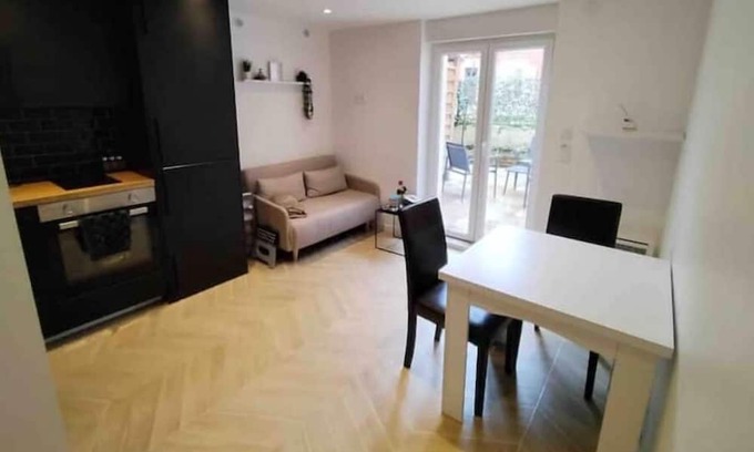 Charenton-le-Pont Apartment | Deux Pièces Avec Extérieure en Plein Centre Ville