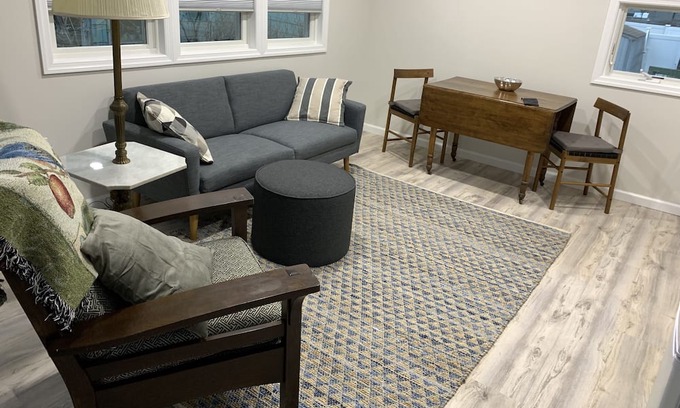 Weehawken Apartment | Carriage House Apartment including Garage- 5 min transport to NYC 30 day minimum