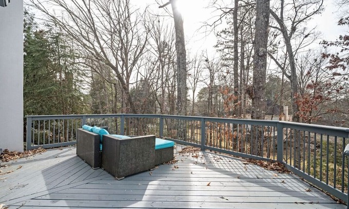 Roswell House | Roswell Luxury: 7BD 5.5BA 2LVG