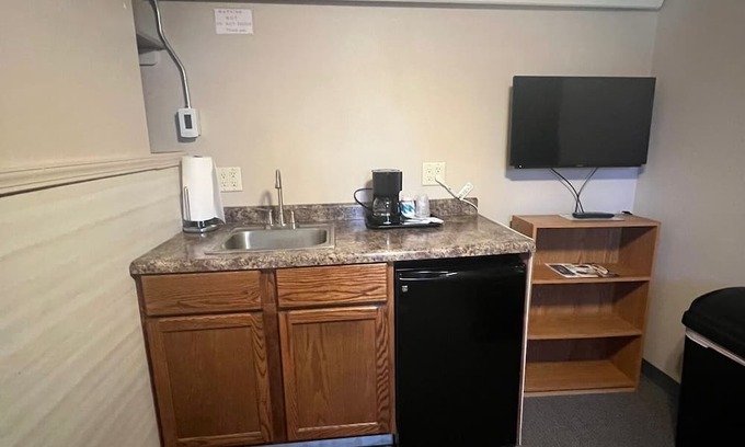 Onalaska House | Overlooking Lake Onalaska--Private Bedroom/Bathroom; fish cleaning room onsite