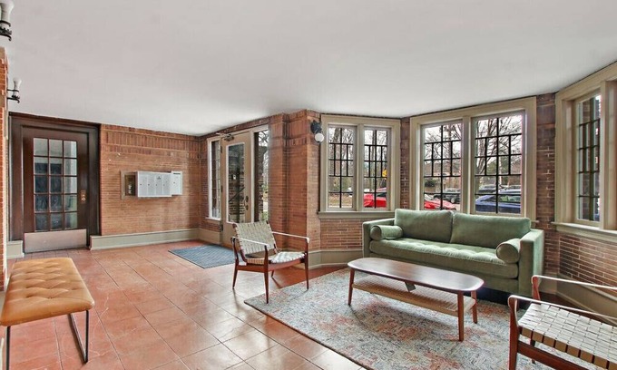 Evanston Apartment | Charming & Spacious 2BR Apartment in Chicago