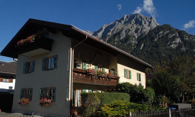Mittenwald Apartment | Apartment 'Haus Rappolder - Ferienwohnung' with Mountain View, Private Garden and Wi-Fi