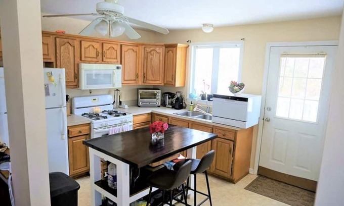 Fayetteville House | Adorable Fayetteville Ranch, great walkability, close to Town Center