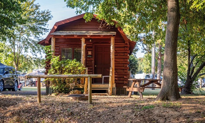 Gore Cabin | Relaxing Accommodation! Kitchen, Free Parking, Close to Greenleaf State Park!