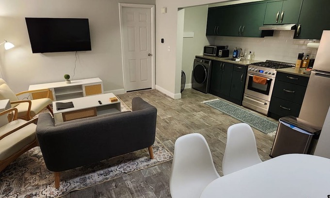 Hamden Condo | Welcoming & Clean Condo near Hamden Shopping