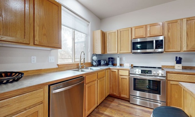 Klamath Falls House | Dog-friendly duplex with access to indoor pool, sports courts, & hiking trails