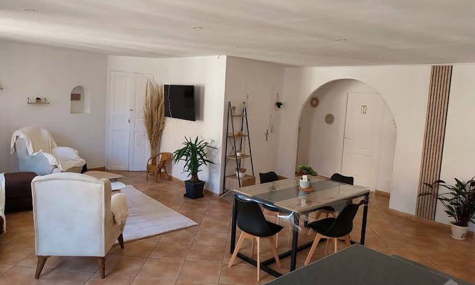 Coursan Apartment | Homerez - Nice appartement for 4 ppl. with balcony at Coursan