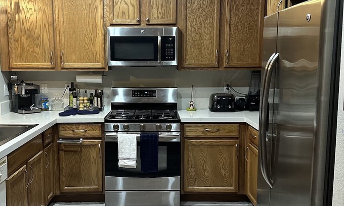 Rhodes Ranch House | Luxury Entire House off 215 Freeway & Durango Southwest - Family & Pet Friendly