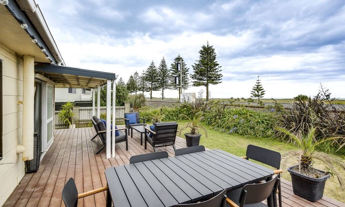Napier House | Sunrise Sanctuary - Napier Holiday Home