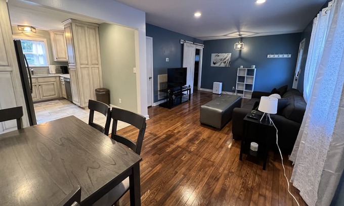 Northside House | Cozy, Pet Friendly 2-bedroom house in Chattanooga with Backyard