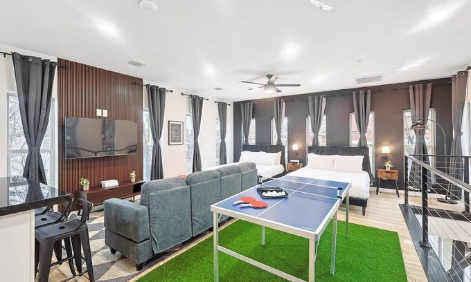 Arlington House | Spacious Loft 4 min. to AT&T Stadium w/Ping-Pong
