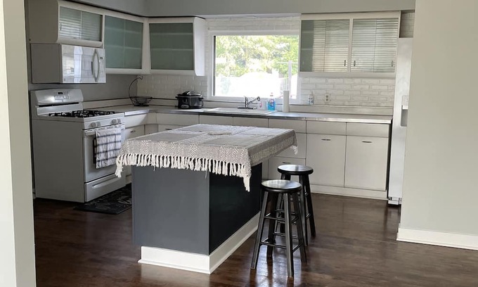 Franklin Park House | A ranch home within the outskirts of Chicago